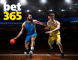 En basketball scene og bet365 logo.
