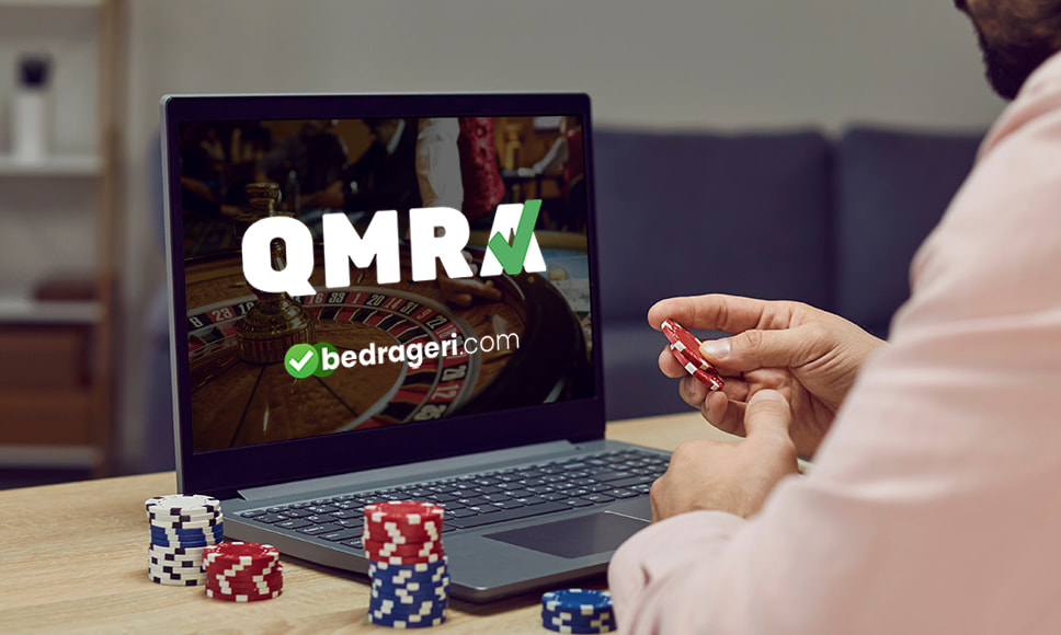 En digital skærm viser et online casino med et grønt QMRA-certifikat og Bedrageri-logo.